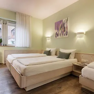 Hotell Kunterbunt In Wuerzburger Innenstadt, Würzburg